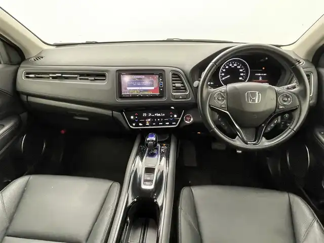 ホンダ ヴェゼル ハイブリッド Z ホンダセンシング 熊本県 2017(平29)年 6万km クリスタルブラックパール 禁煙車　/純正ナビ（ＣＤ・ＤＶＤ・フルセグ・ＢＴ・ＳＤ・ipod・ＵＳＢ）/バックカメラ　/純正前方ドライブレコーダー　/ビルトインＥＴＣ　/ホンダセンシング　/衝突軽減ブレーキ　/レーダークルーズコントロール　/レーンキープアシスト/前席シートヒータ/前席パワーシート/横滑り防止/アイドリングストップ/純正フロアマット/純正１７インチAW/オートライト/LEDヘッドライト/フォグライト/スマートキー/プッシュスタート