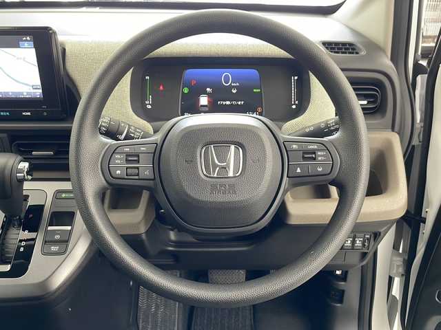 ホンダ フリード ハイブリット e:HEV AIR 道央・札幌 2024(令6)年 0.5万km プラチナホワイトパール ・4WD  /e:HEV/・ホンダセンシング/・衝突被害軽減システム/盗難防止装置/・追従式クルーズコントロール/・コンフォートビュパッケージ/・純正12インチHonda CONNECT for Gathers/・ナビ/Bluetooth/USB/・バックカメラ/・両側パワースライドドア/・レーンアシスト/コーナーセンサー/・横滑り防止装置/・LEDオートライト/・オートマチックハイビーム/・運転席＆助手席シートヒーター/・ロールサンシェード（スライドドア両側）/・ウォークスルー/・スマートキー/・ETC