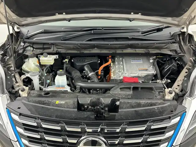 日産 セレナ e－パワー ハイウェイスター V 愛知県 2021(令3)年 2.9万km カシミヤグレージュ 禁煙車/純正10インチナビ/（ＣＤ/ＤＶＤ/Ｂｌｕｅｔｏｏｔｈ/フルセグTV)　/全方位カメラ　/プロパイロット/衝突軽減ブレーキ/レーンキープアシスト/追従式クルーズコントロール/オートマチックハイビーム/クリアランスソナー/ETC/ドライブレコーダー/両側パワースライドドア/純正アルミホイール/スマートキー/プッシュスタート/純正フロアマット