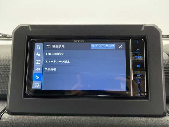スズキ ジムニー XC 長野県 2022(令4)年 1.7万km シフォンアイボリーメタリックブラック2トーンルーフ 4WD/社外メモリナビ&フルセグTV&CD&DVD&BT/クルーズコントロール/車線逸脱警報/衝突軽減ブレーキ/アイドリングストップ/前席シートヒーター/ステアリングスイッチ/LEDヘッドライト/オートライト/フロントフォグランプ/ヘッドライトウォッシャー/電動格納ミラー/ドアミラーヒーター/社外16インチAW装着/社外フェンダーモール/社外フロアマット/純正ドアバイザー/背面タイヤ/プッシュスタート/スマートキー