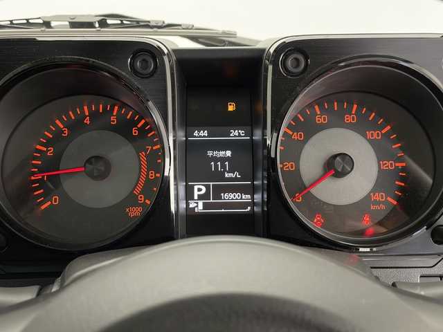 スズキ ジムニー XC 長野県 2022(令4)年 1.7万km シフォンアイボリーメタリックブラック2トーンルーフ 4WD/社外メモリナビ&フルセグTV&CD&DVD&BT/クルーズコントロール/車線逸脱警報/衝突軽減ブレーキ/アイドリングストップ/前席シートヒーター/ステアリングスイッチ/LEDヘッドライト/オートライト/フロントフォグランプ/ヘッドライトウォッシャー/電動格納ミラー/ドアミラーヒーター/社外16インチAW装着/社外フェンダーモール/社外フロアマット/純正ドアバイザー/背面タイヤ/プッシュスタート/スマートキー