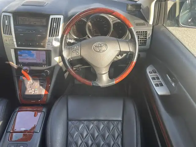トヨタ ハリアー 240G プレミアム Lパッケージ 兵庫県 2008(平20)年 11万km ブラック 社外メモリーナビ/Bluetooth/バックカメラ/フルセグ/DVD再生可能/ETC2.0/パワーシート/リモコンキー/社外アルミホイール/スタットレスタイヤ（積込）/純正アルミホイール（積込）/シートカバー/フロアマット/ドアバイザー/電動格納ミラー/保証書/取扱説明書
