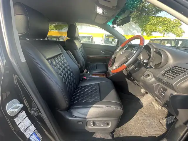 トヨタ ハリアー 240G プレミアム Lパッケージ 兵庫県 2008(平20)年 11万km ブラック 社外メモリーナビ/Bluetooth/バックカメラ/フルセグ/DVD再生可能/ETC2.0/パワーシート/リモコンキー/社外アルミホイール/スタットレスタイヤ（積込）/純正アルミホイール（積込）/シートカバー/フロアマット/ドアバイザー/電動格納ミラー/保証書/取扱説明書