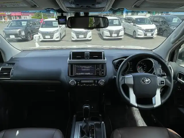 トヨタ ランドクルーザー プラド TX Lパッケージ・G－フロンティア 岡山県 2017(平29)年 4.5万km ホワイトパールクリスタルシャイン 純正7インチナビ　NSZT-W66T/フルセグTV、CD、BluetootH、AM、FM/バックカメラ/クルーズコントロール/前席シートヒーター/サンルーフ/前方ドライブレコーダー　DRV-240/前席パワーシート/ブラウンレザーシート/ルーフレール/前後コーナーセンサー/ビルトインETC