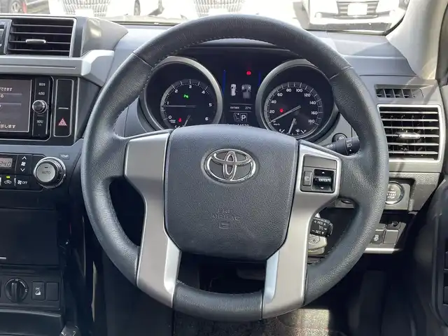 トヨタ ランドクルーザー プラド TX Lパッケージ・G－フロンティア 岡山県 2017(平29)年 4.5万km ホワイトパールクリスタルシャイン 純正7インチナビ　NSZT-W66T/フルセグTV、CD、BluetootH、AM、FM/バックカメラ/クルーズコントロール/前席シートヒーター/サンルーフ/前方ドライブレコーダー　DRV-240/前席パワーシート/ブラウンレザーシート/ルーフレール/前後コーナーセンサー/ビルトインETC