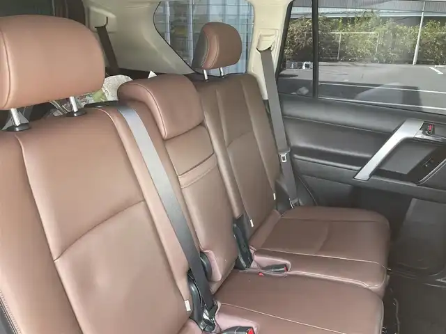 トヨタ ランドクルーザー プラド TX Lパッケージ・G－フロンティア 岡山県 2017(平29)年 4.5万km ホワイトパールクリスタルシャイン 純正7インチナビ　NSZT-W66T/フルセグTV、CD、BluetootH、AM、FM/バックカメラ/クルーズコントロール/前席シートヒーター/サンルーフ/前方ドライブレコーダー　DRV-240/前席パワーシート/ブラウンレザーシート/ルーフレール/前後コーナーセンサー/ビルトインETC