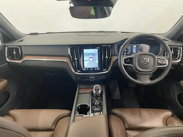 ボルボ Ｖ６０ B5 インスクリプション 岡山県 2021(令3)年 3.2万km オニキスブラックP クライメートＰＫＧ/・フロントシートヒーター/・ステアリングホイールヒーター/・リアシートヒーター/・ウオッシャー一体型フロントワイパー/パノラマガラスＳＲ/ＦＯＰ19インチアルミ/harman/kardon/ブラウンレザーシート/ベンチレーションシート（Ｄ／Ｎ）/シートヒーター（ＡＬＬ）/パワーシート/ＬＥＤヘッドライト/オートハイビーム/パワーテールゲート/純正ナビ/フルセグTV/360°カメラ/アップルカープレイ/アンドロイドオート/ACC/LKA/BLIS/HUD