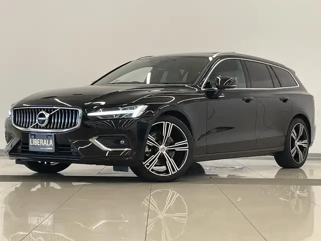ボルボ Ｖ６０ B5 インスクリプション 岡山県 2021(令3)年 3.2万km オニキスブラックP クライメートＰＫＧ/・フロントシートヒーター/・ステアリングホイールヒーター/・リアシートヒーター/・ウオッシャー一体型フロントワイパー/パノラマガラスＳＲ/ＦＯＰ19インチアルミ/harman/kardon/ブラウンレザーシート/ベンチレーションシート（Ｄ／Ｎ）/シートヒーター（ＡＬＬ）/パワーシート/ＬＥＤヘッドライト/オートハイビーム/パワーテールゲート/純正ナビ/フルセグTV/360°カメラ/アップルカープレイ/アンドロイドオート/ACC/LKA/BLIS/HUD