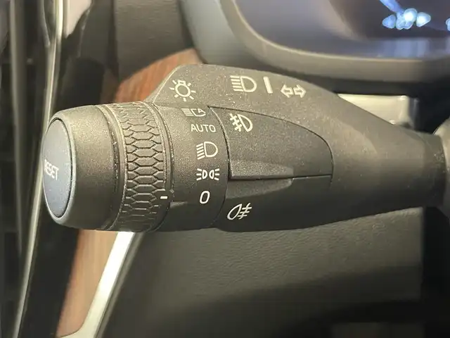 ボルボ Ｖ６０ B5 インスクリプション 岡山県 2021(令3)年 3.2万km オニキスブラックP クライメートＰＫＧ/・フロントシートヒーター/・ステアリングホイールヒーター/・リアシートヒーター/・ウオッシャー一体型フロントワイパー/パノラマガラスＳＲ/ＦＯＰ19インチアルミ/harman/kardon/ブラウンレザーシート/ベンチレーションシート（Ｄ／Ｎ）/シートヒーター（ＡＬＬ）/パワーシート/ＬＥＤヘッドライト/オートハイビーム/パワーテールゲート/純正ナビ/フルセグTV/360°カメラ/アップルカープレイ/アンドロイドオート/ACC/LKA/BLIS/HUD