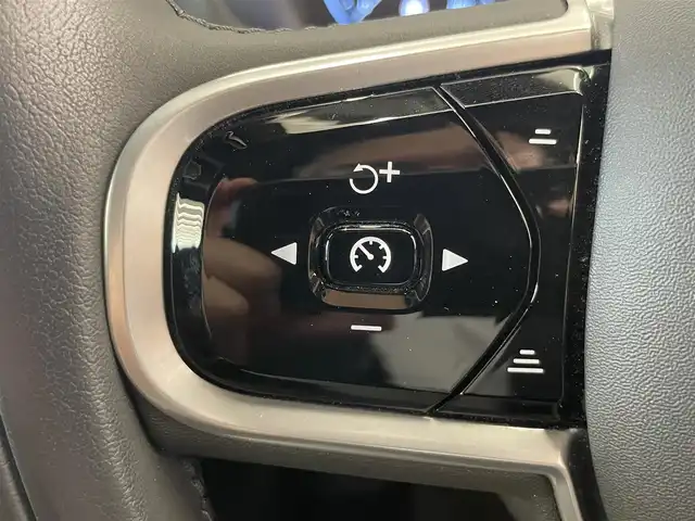 ボルボ Ｖ６０ B5 インスクリプション 岡山県 2021(令3)年 3.2万km オニキスブラックP クライメートＰＫＧ/・フロントシートヒーター/・ステアリングホイールヒーター/・リアシートヒーター/・ウオッシャー一体型フロントワイパー/パノラマガラスＳＲ/ＦＯＰ19インチアルミ/harman/kardon/ブラウンレザーシート/ベンチレーションシート（Ｄ／Ｎ）/シートヒーター（ＡＬＬ）/パワーシート/ＬＥＤヘッドライト/オートハイビーム/パワーテールゲート/純正ナビ/フルセグTV/360°カメラ/アップルカープレイ/アンドロイドオート/ACC/LKA/BLIS/HUD