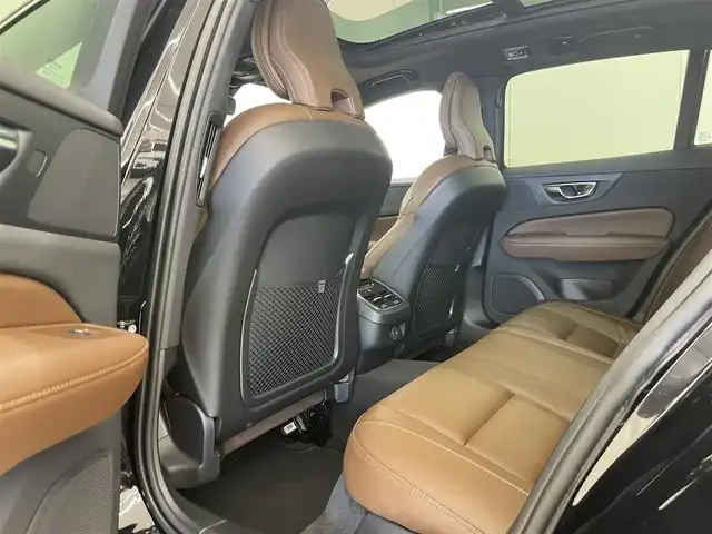 ボルボ Ｖ６０ B5 インスクリプション 岡山県 2021(令3)年 3.2万km オニキスブラックP クライメートＰＫＧ/・フロントシートヒーター/・ステアリングホイールヒーター/・リアシートヒーター/・ウオッシャー一体型フロントワイパー/パノラマガラスＳＲ/ＦＯＰ19インチアルミ/harman/kardon/ブラウンレザーシート/ベンチレーションシート（Ｄ／Ｎ）/シートヒーター（ＡＬＬ）/パワーシート/ＬＥＤヘッドライト/オートハイビーム/パワーテールゲート/純正ナビ/フルセグTV/360°カメラ/アップルカープレイ/アンドロイドオート/ACC/LKA/BLIS/HUD
