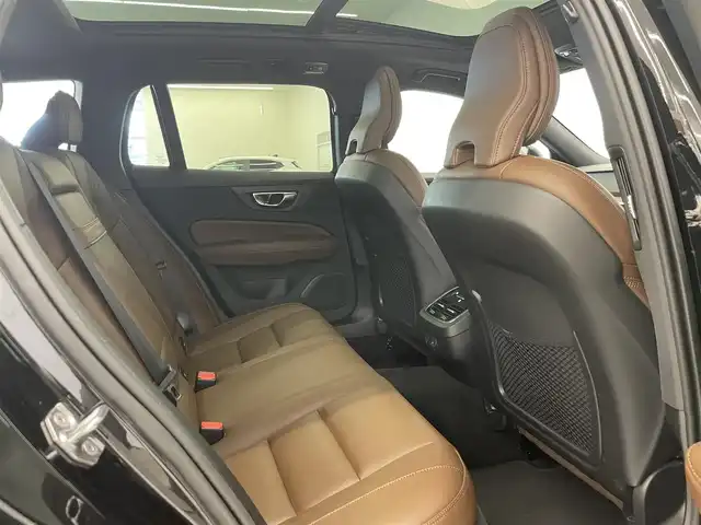 ボルボ Ｖ６０ B5 インスクリプション 岡山県 2021(令3)年 3.2万km オニキスブラックP クライメートＰＫＧ/・フロントシートヒーター/・ステアリングホイールヒーター/・リアシートヒーター/・ウオッシャー一体型フロントワイパー/パノラマガラスＳＲ/ＦＯＰ19インチアルミ/harman/kardon/ブラウンレザーシート/ベンチレーションシート（Ｄ／Ｎ）/シートヒーター（ＡＬＬ）/パワーシート/ＬＥＤヘッドライト/オートハイビーム/パワーテールゲート/純正ナビ/フルセグTV/360°カメラ/アップルカープレイ/アンドロイドオート/ACC/LKA/BLIS/HUD