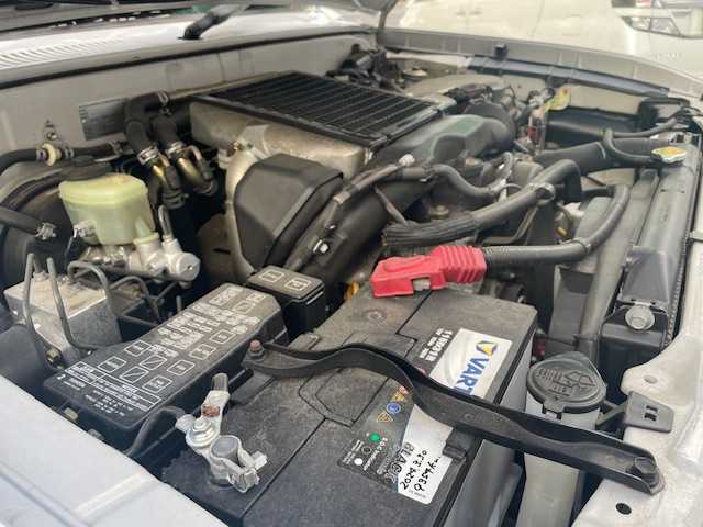 トヨタ ランドクルーザー プラド TX 青森県 2001(平13)年 1.6万km クリスタルシルバーパールM/ライトグレイッシュベージュM 社外１６ＡＷ夏/１６ＡＷ冬/背面タイヤ/ウッドハンドル/取扱説明