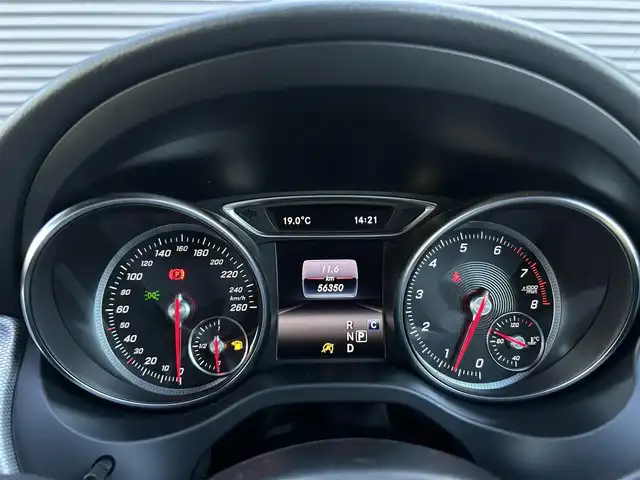 メルセデス・ベンツ ＧＬＡ２２０ 4マチック 茨城県 2018(平30)年 5.7万km オリエントブラウン 後期型 /RSP /ACC /黒革 /シートヒーター /ナビ /TV /BT /LED /レーンキープアシスト /ブラインドスポットアシスト /バックカメラ /パークトロニック /パワーテールゲート /CarPlay /DVD/CD/USB /ETC /キーレスゴー /ル-フレ-ル /純正18inAW /禁煙車