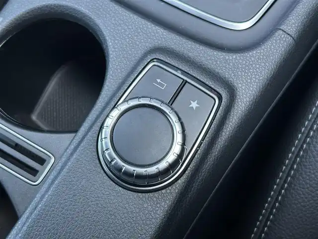 メルセデス・ベンツ ＧＬＡ２２０ 4マチック 茨城県 2018(平30)年 5.7万km オリエントブラウン 後期型 /RSP /ACC /黒革 /シートヒーター /ナビ /TV /BT /LED /レーンキープアシスト /ブラインドスポットアシスト /バックカメラ /パークトロニック /パワーテールゲート /CarPlay /DVD/CD/USB /ETC /キーレスゴー /ル-フレ-ル /純正18inAW /禁煙車