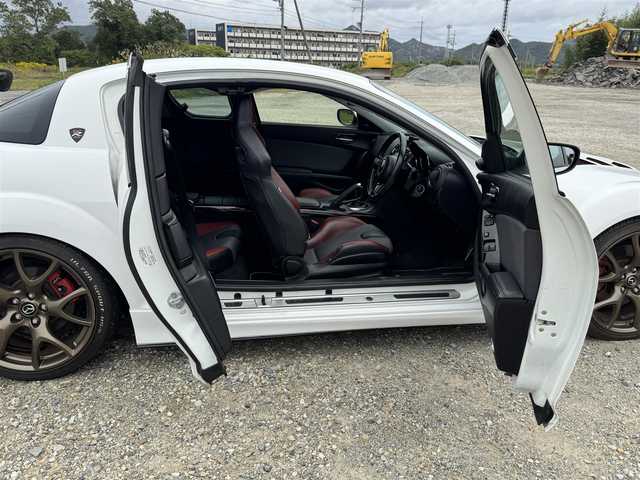 マツダ ＲＸ－８ スピリットR 兵庫県 2013(平25)年 6.9万km クリスタルホワイトパールマイカ RE雨宮リアスポイラー/RE雨宮エンジンフード/NRFフロントバンパー/アブフラッグリアバンパー/RE雨宮シフトノブ/TEIN車高調/純正19インチ鍛造AW/純正ナビ/フルセグTV/DVD再生可/Bluetooth接続可/バックカメラ