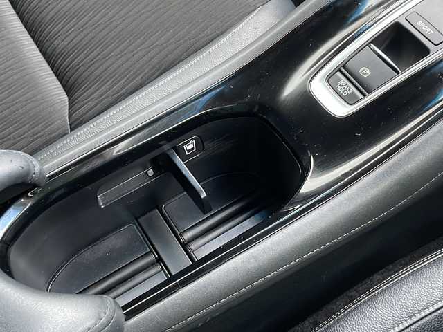 ホンダ ヴェゼル ハイブリッド Z ホンダセンシング 新潟県 2019(平31)年 6.3万km クリスタルブラックパール 4WD/社外SDナビ(AVIC-RZ902)/CD/DVD/BT/フルセグテレビ/ETC/ドライブレコーダー/衝突被害軽減ブレーキ/レーンキープアシスト/レーダークルーズコントロール/半革シート/シートヒーター /ステアリングスイッチ/パドルシフト/スマートキー/プッシュスタート/LEDヘッドライト/オートライト/フォグランプ/純正17インチアルミホイール