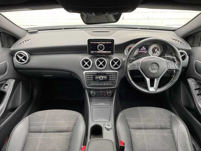 メルセデス・ベンツ Ａ１８０ 秋田県 2015(平27)年 9.6万km ポーラシルバー ・純正ナビ/・フルセグTV/・バックカメラ/・ETC/・追従式クルーズコントロール/・前後コーナーセンサー/・ハーフレザーシート/・オートライト/・スマートキー/・純正フロアマット