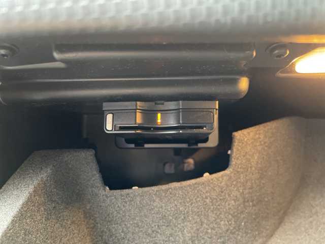 メルセデス・ベンツ Ａ１８０ 秋田県 2015(平27)年 9.6万km ポーラシルバー ・純正ナビ/・フルセグTV/・バックカメラ/・ETC/・追従式クルーズコントロール/・前後コーナーセンサー/・ハーフレザーシート/・オートライト/・スマートキー/・純正フロアマット