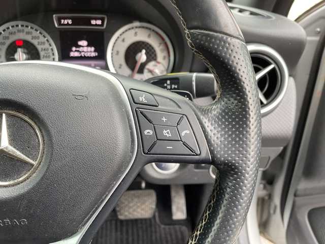 メルセデス・ベンツ Ａ１８０ 秋田県 2015(平27)年 9.6万km ポーラシルバー ・純正ナビ/・フルセグTV/・バックカメラ/・ETC/・追従式クルーズコントロール/・前後コーナーセンサー/・ハーフレザーシート/・オートライト/・スマートキー/・純正フロアマット