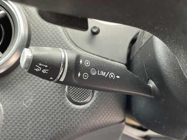 メルセデス・ベンツ Ａ１８０ 秋田県 2015(平27)年 9.6万km ポーラシルバー ・純正ナビ/・フルセグTV/・バックカメラ/・ETC/・追従式クルーズコントロール/・前後コーナーセンサー/・ハーフレザーシート/・オートライト/・スマートキー/・純正フロアマット