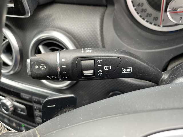 メルセデス・ベンツ Ａ１８０ 秋田県 2015(平27)年 9.6万km ポーラシルバー ・純正ナビ/・フルセグTV/・バックカメラ/・ETC/・追従式クルーズコントロール/・前後コーナーセンサー/・ハーフレザーシート/・オートライト/・スマートキー/・純正フロアマット