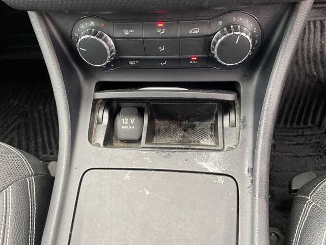 メルセデス・ベンツ Ａ１８０ 秋田県 2015(平27)年 9.6万km ポーラシルバー ・純正ナビ/・フルセグTV/・バックカメラ/・ETC/・追従式クルーズコントロール/・前後コーナーセンサー/・ハーフレザーシート/・オートライト/・スマートキー/・純正フロアマット