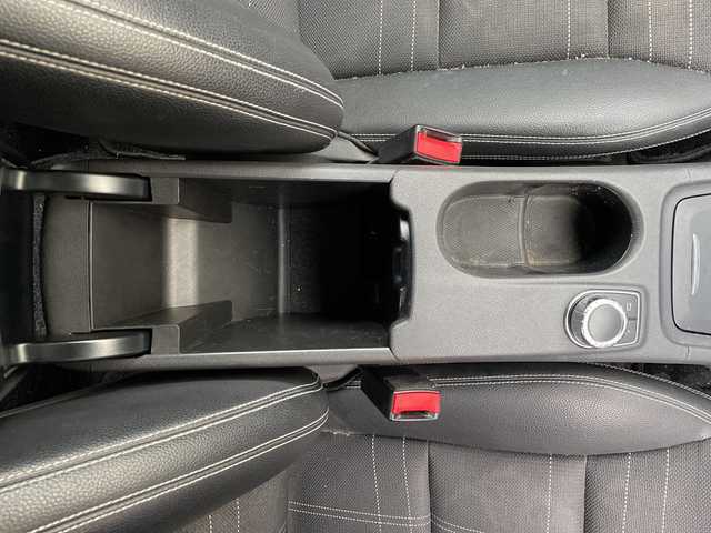 メルセデス・ベンツ Ａ１８０ 秋田県 2015(平27)年 9.6万km ポーラシルバー ・純正ナビ/・フルセグTV/・バックカメラ/・ETC/・追従式クルーズコントロール/・前後コーナーセンサー/・ハーフレザーシート/・オートライト/・スマートキー/・純正フロアマット