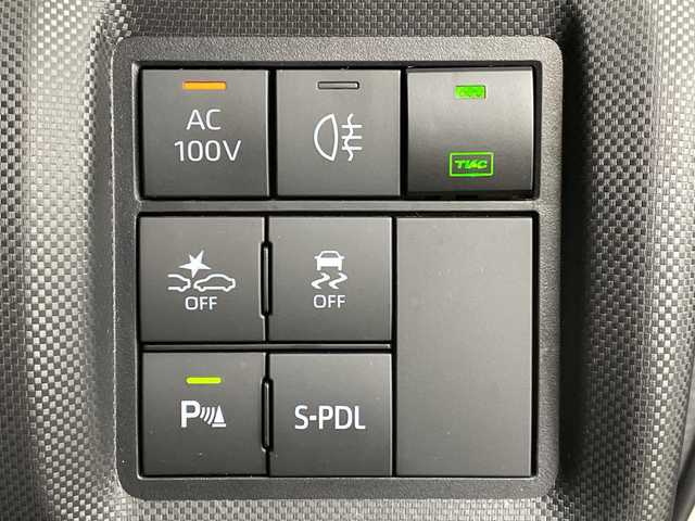 トヨタ ライズ Z 福島県 2021(令3)年 1.7万km ブライトシルバーM /禁煙車//パノラミックビューモニター//シートヒーター//ＢＳＭ//純正９型ナビ/CD・DVD・BT・MSV・フルセグTV・USB//TVキャンセラー//２．０ＥＴＣ//ＬＥＤライト//クリアランスソナー//レーダークルーズコントロール//電動パーキングブレーキ//１００Ｖ充電//ＬＥＤライト//シーケンシャルウィンカー//前後ドライブレコーダー//フォグライト