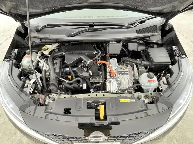 日産 ノート X 千葉県 2022(令4)年 4.9万km スーパーブラック 禁煙車/純正ナビ/・CD/BT/フルセグ/エマージェンシーブレーキ/車線逸脱防止支援/全方位カメラ/デジタルインナールームミラー/LEDヘッドライト/オートライト/オートハイビーム/フォグライト/電動パーキングブレーキ/ブレーキホールド/スマートキー/コーナーセンサー/サイド＆カーテンエアバッグ/社外17インチアルミホイール