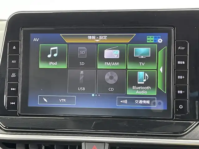 日産 ノート X 千葉県 2022(令4)年 4.9万km スーパーブラック 禁煙車/純正ナビ/・CD/BT/フルセグ/エマージェンシーブレーキ/車線逸脱防止支援/全方位カメラ/デジタルインナールームミラー/LEDヘッドライト/オートライト/オートハイビーム/フォグライト/電動パーキングブレーキ/ブレーキホールド/スマートキー/コーナーセンサー/サイド＆カーテンエアバッグ/社外17インチアルミホイール