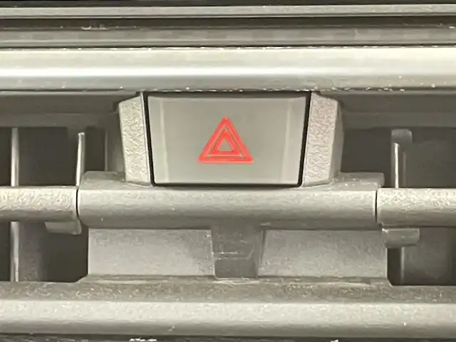 日産 ノート X 千葉県 2022(令4)年 4.9万km スーパーブラック 禁煙車/純正ナビ/・CD/BT/フルセグ/エマージェンシーブレーキ/車線逸脱防止支援/全方位カメラ/デジタルインナールームミラー/LEDヘッドライト/オートライト/オートハイビーム/フォグライト/電動パーキングブレーキ/ブレーキホールド/スマートキー/コーナーセンサー/サイド＆カーテンエアバッグ/社外17インチアルミホイール