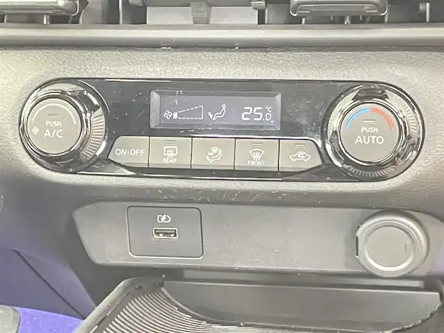 日産 ノート X 千葉県 2022(令4)年 4.9万km スーパーブラック 禁煙車/純正ナビ/・CD/BT/フルセグ/エマージェンシーブレーキ/車線逸脱防止支援/全方位カメラ/デジタルインナールームミラー/LEDヘッドライト/オートライト/オートハイビーム/フォグライト/電動パーキングブレーキ/ブレーキホールド/スマートキー/コーナーセンサー/サイド＆カーテンエアバッグ/社外17インチアルミホイール