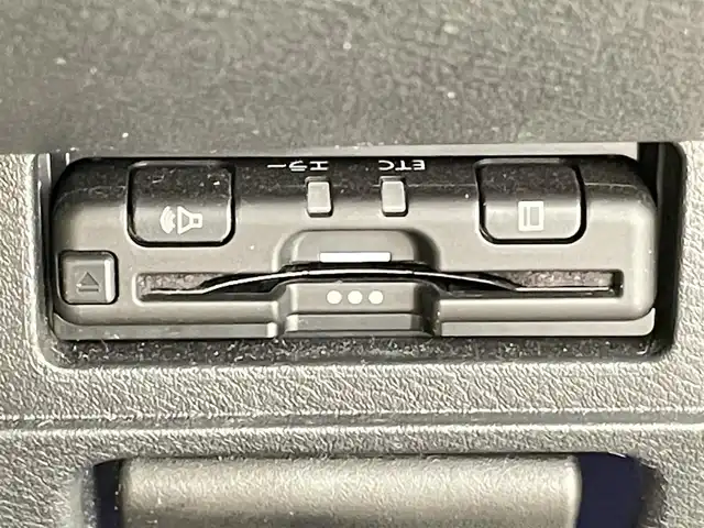 日産 ノート X 千葉県 2022(令4)年 4.9万km スーパーブラック 禁煙車/純正ナビ/・CD/BT/フルセグ/エマージェンシーブレーキ/車線逸脱防止支援/全方位カメラ/デジタルインナールームミラー/LEDヘッドライト/オートライト/オートハイビーム/フォグライト/電動パーキングブレーキ/ブレーキホールド/スマートキー/コーナーセンサー/サイド＆カーテンエアバッグ/社外17インチアルミホイール