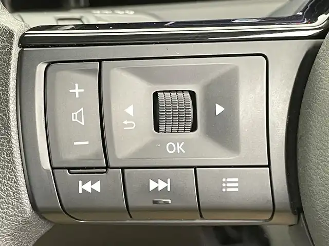 日産 ノート X 千葉県 2022(令4)年 4.9万km スーパーブラック 禁煙車/純正ナビ/・CD/BT/フルセグ/エマージェンシーブレーキ/車線逸脱防止支援/全方位カメラ/デジタルインナールームミラー/LEDヘッドライト/オートライト/オートハイビーム/フォグライト/電動パーキングブレーキ/ブレーキホールド/スマートキー/コーナーセンサー/サイド＆カーテンエアバッグ/社外17インチアルミホイール