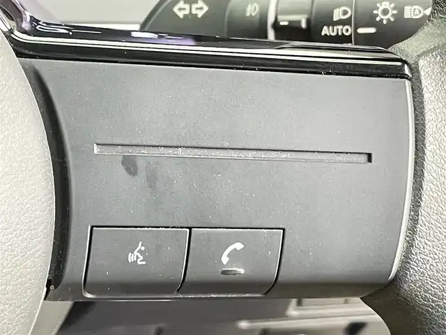 日産 ノート X 千葉県 2022(令4)年 4.9万km スーパーブラック 禁煙車/純正ナビ/・CD/BT/フルセグ/エマージェンシーブレーキ/車線逸脱防止支援/全方位カメラ/デジタルインナールームミラー/LEDヘッドライト/オートライト/オートハイビーム/フォグライト/電動パーキングブレーキ/ブレーキホールド/スマートキー/コーナーセンサー/サイド＆カーテンエアバッグ/社外17インチアルミホイール