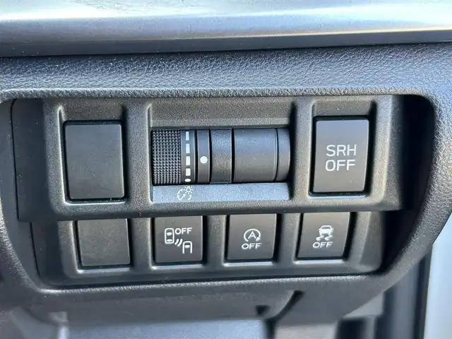 スバル インプレッサ スポーツ 2．0i－S アイサイト 長野県 2017(平29)年 3.1万km クリスタルホワイトP 4WD/純正SDナビ/　（CD/DVD/BT/SD/フルセグ）/バックカメラ/アイサイト/・衝突軽減ブレーキ/・踏み間違い防止/・レーダークルーズコントロール/・ブラインドスポットモニター/・横滑り防止装置/・レーンキープアシスト/アイドリングストップ/ヒルディセントコントロール/パドルシフト/オートライト/ステアリングスイッチ/前席パワーシート/プッシュスタート/スマートキー/純正フロアマット/STIエアロ（サイド）/LEDヘッドライト/フォグランプ