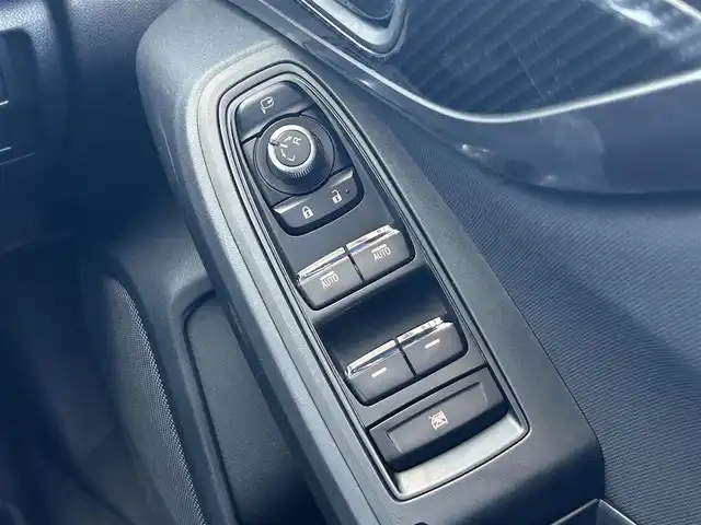 スバル インプレッサ スポーツ 2．0i－S アイサイト 長野県 2017(平29)年 3.1万km クリスタルホワイトP 4WD/純正SDナビ/　（CD/DVD/BT/SD/フルセグ）/バックカメラ/アイサイト/・衝突軽減ブレーキ/・踏み間違い防止/・レーダークルーズコントロール/・ブラインドスポットモニター/・横滑り防止装置/・レーンキープアシスト/アイドリングストップ/ヒルディセントコントロール/パドルシフト/オートライト/ステアリングスイッチ/前席パワーシート/プッシュスタート/スマートキー/純正フロアマット/STIエアロ（サイド）/LEDヘッドライト/フォグランプ