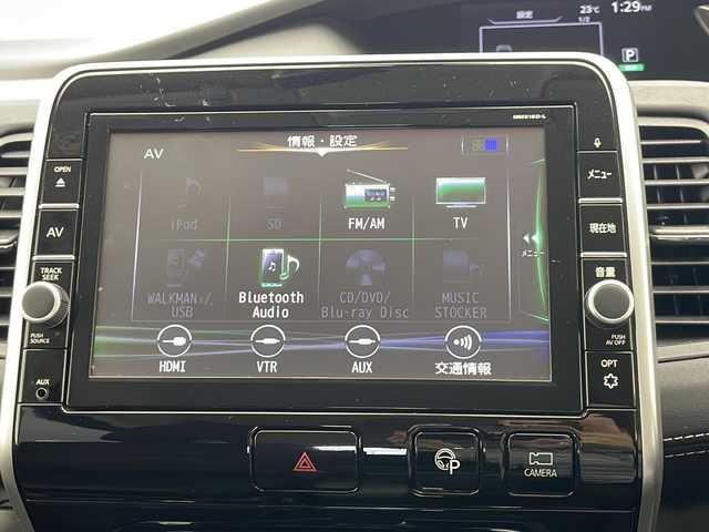 日産 セレナ ハイウェイスター 千葉県 2016(平28)年 6万km カシミヤグレージュ 助手席スライドアップシート/プロパイロット/エマージェンシーブレーキ/車線逸脱防止支援/標識検知/コーナーセンサー（前後）/ふらつき警報/アラウンドビューカメラ/ドライブレコーダー（前後方）/純正9インチSDナビ/CD DVD BT フルセグTV/デジタルインナーミラー/ビルトインETC/両側パワースライドドア/スマートキー/プッシュスタート/LEDヘッドライト/オートブレーキホールド