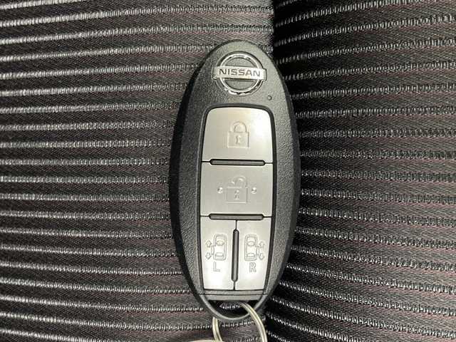 日産 セレナ ハイウェイスター 千葉県 2016(平28)年 6万km カシミヤグレージュ 助手席スライドアップシート/プロパイロット/エマージェンシーブレーキ/車線逸脱防止支援/標識検知/コーナーセンサー（前後）/ふらつき警報/アラウンドビューカメラ/ドライブレコーダー（前後方）/純正9インチSDナビ/CD DVD BT フルセグTV/デジタルインナーミラー/ビルトインETC/両側パワースライドドア/スマートキー/プッシュスタート/LEDヘッドライト/オートブレーキホールド