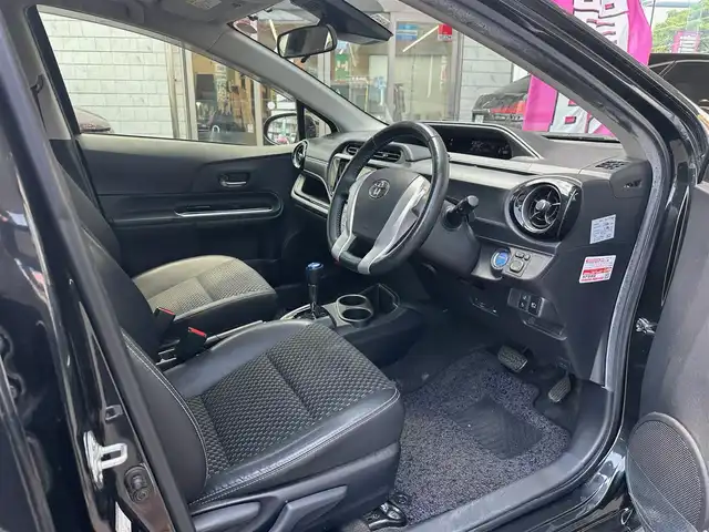 トヨタ アクア X－URBAN 茨城県 2016(平28)年 15.3万km ブラックマイカ ワンオーナー/純正SDナビ/フルセグ/Bluetooth/ビルトインETC/純正LEDヘッドライト/純正LEDフォグライト/オートライト/オートハイビーム/ハーフレザーシート/純正16インチアルミホイール