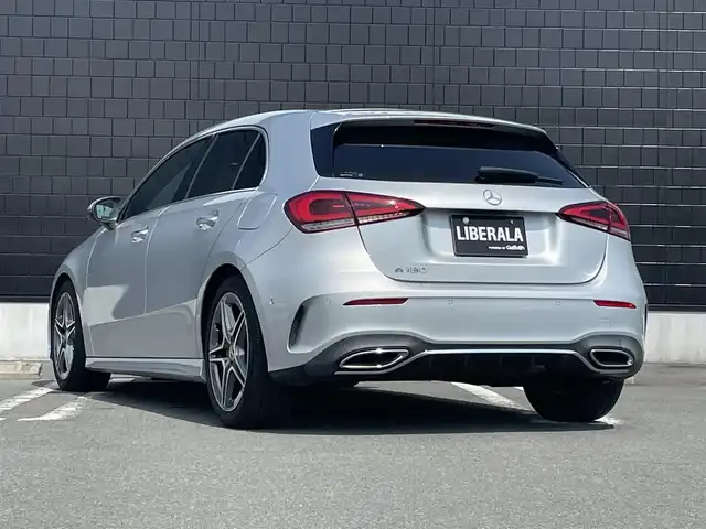 メルセデス・ベンツ Ａ１８０ スタイル AMGライン 静岡県 2018(平30)年 4.3万km イリジウムシルバー レザーエクスクルーシブパッケージ/パノラマサンルーフ /MBUXナビフルセグTV Bluetooth/全方位カメラ/ヘッドアップディスプレイ/アンビエントライト /赤黒レザーシート シートヒーター /前席メモリーパワーシート/DSRCETC