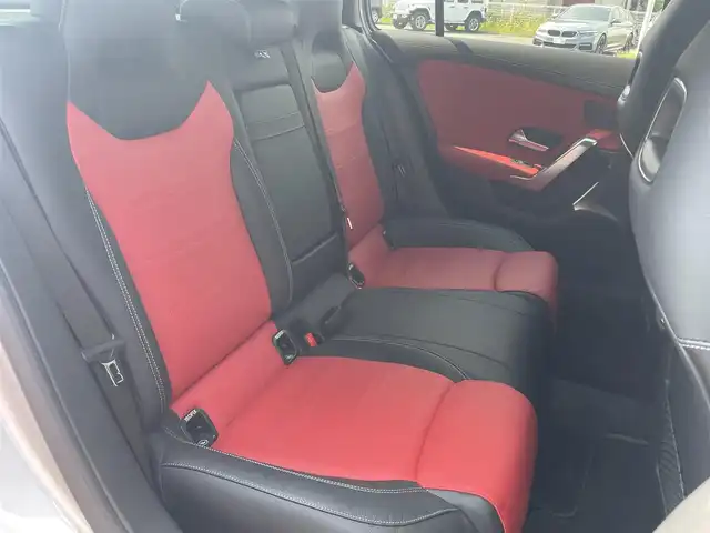 メルセデス・ベンツ Ａ１８０ スタイル AMGライン 静岡県 2018(平30)年 4.3万km イリジウムシルバー レザーエクスクルーシブパッケージ/パノラマサンルーフ /MBUXナビフルセグTV Bluetooth/全方位カメラ/ヘッドアップディスプレイ/アンビエントライト /赤黒レザーシート シートヒーター /前席メモリーパワーシート/DSRCETC