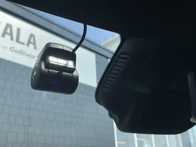 メルセデス・ベンツ Ａ１８０ スタイル AMGライン 静岡県 2018(平30)年 4.3万km イリジウムシルバー レザーエクスクルーシブパッケージ/パノラマサンルーフ /MBUXナビフルセグTV Bluetooth/全方位カメラ/ヘッドアップディスプレイ/アンビエントライト /赤黒レザーシート シートヒーター /前席メモリーパワーシート/DSRCETC