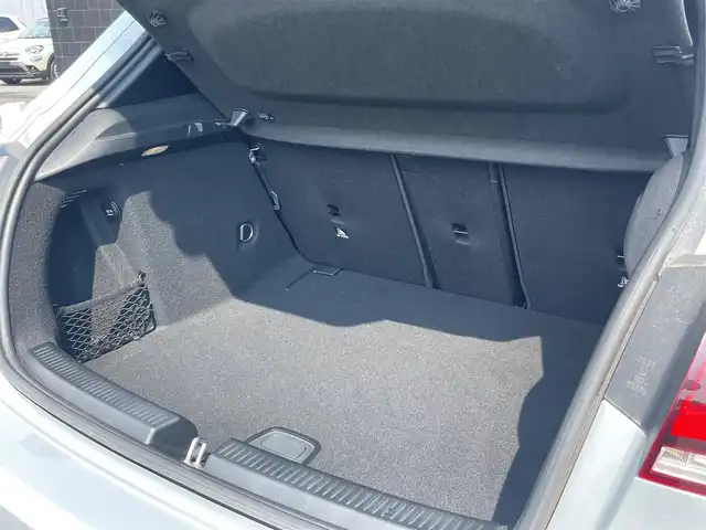 メルセデス・ベンツ Ａ１８０ スタイル AMGライン 静岡県 2018(平30)年 4.3万km イリジウムシルバー レザーエクスクルーシブパッケージ/パノラマサンルーフ /MBUXナビフルセグTV Bluetooth/全方位カメラ/ヘッドアップディスプレイ/アンビエントライト /赤黒レザーシート シートヒーター /前席メモリーパワーシート/DSRCETC