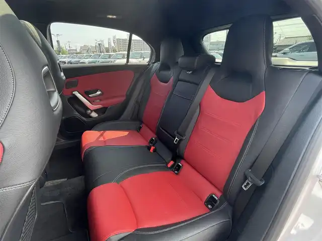 メルセデス・ベンツ Ａ１８０ スタイル AMGライン 静岡県 2018(平30)年 4.3万km イリジウムシルバー レザーエクスクルーシブパッケージ/パノラマサンルーフ /MBUXナビフルセグTV Bluetooth/全方位カメラ/ヘッドアップディスプレイ/アンビエントライト /赤黒レザーシート シートヒーター /前席メモリーパワーシート/DSRCETC