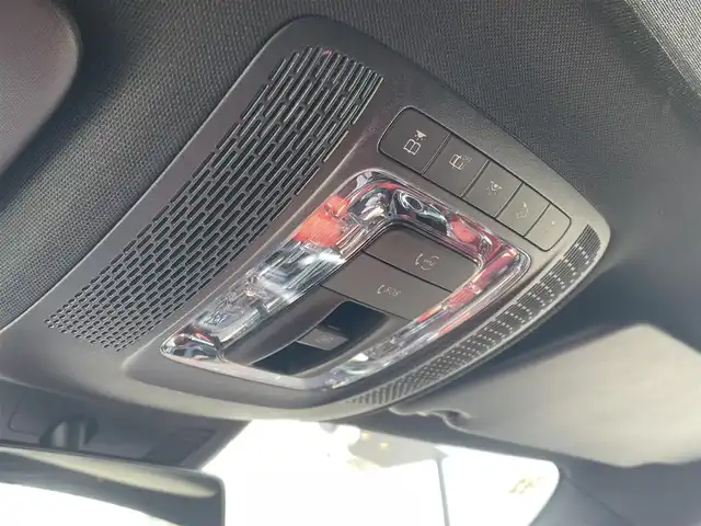 メルセデス・ベンツ Ａ１８０ スタイル AMGライン 静岡県 2018(平30)年 4.3万km イリジウムシルバー レザーエクスクルーシブパッケージ/パノラマサンルーフ /MBUXナビフルセグTV Bluetooth/全方位カメラ/ヘッドアップディスプレイ/アンビエントライト /赤黒レザーシート シートヒーター /前席メモリーパワーシート/DSRCETC
