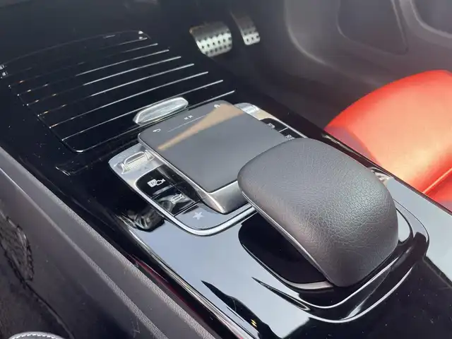 メルセデス・ベンツ Ａ１８０ スタイル AMGライン 静岡県 2018(平30)年 4.3万km イリジウムシルバー レザーエクスクルーシブパッケージ/パノラマサンルーフ /MBUXナビフルセグTV Bluetooth/全方位カメラ/ヘッドアップディスプレイ/アンビエントライト /赤黒レザーシート シートヒーター /前席メモリーパワーシート/DSRCETC