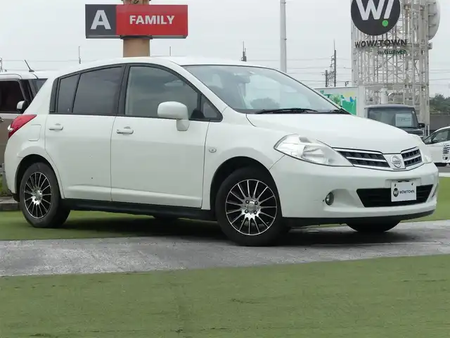 日産 ティーダ 15M 千葉県 2008(平20)年 11.6万km ホワイトパール 純正HDDナビ/【DVD/CD再生機能】/フォグライト/社外15インチアルミホイル/インテリジェントキー