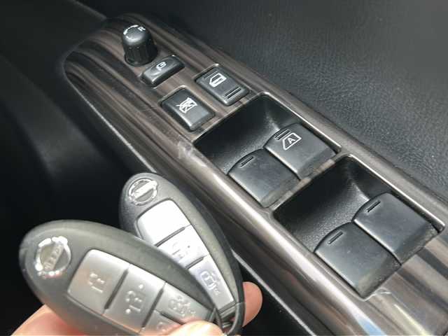 日産 エルグランド 250ハイウェイスターS 青森県 2018(平30)年 9.9万km ブリリアントホワイトパール 4WD/社外メモリナビ・フルセグTV/CD・DVD・Bluetooth・SD/社外フリップダウンモニター/バックカメラ/両側パワースライドドア/バックドアイージークローザー/合皮コンビシート/クルーズコントロール/ETC/LEDヘッドライト/フォグランプ/フロントスポイラー/18インチアルミホイール/社外車高調(TEIN)